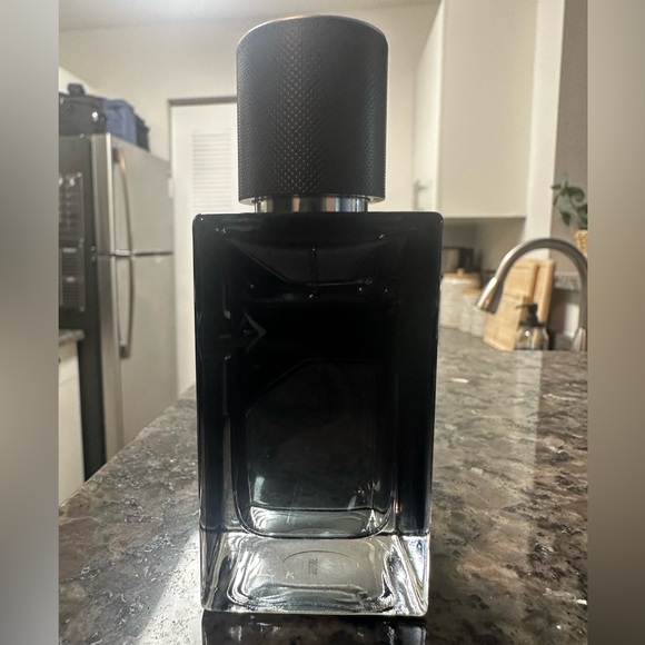 Y Eau de Parfum Yves Saint Laurent - Picture 2 of 3